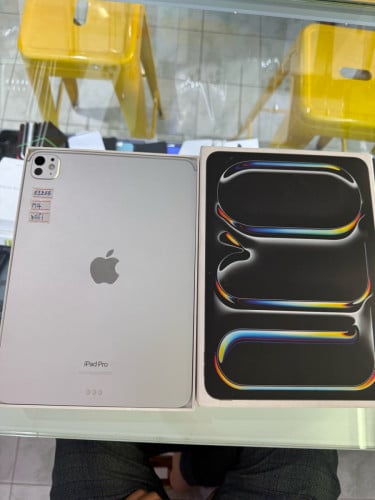 IPad M4 512GB WiFi 11inch ( Look like new) 99.99%