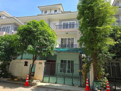 Link Villa for rent at Borey Phnom Penh thmey near street 2004