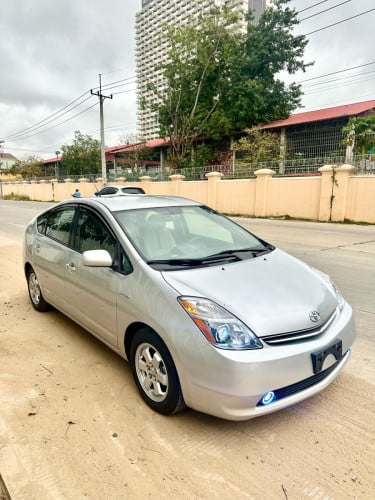 Prius 2007 full no map 12200$
