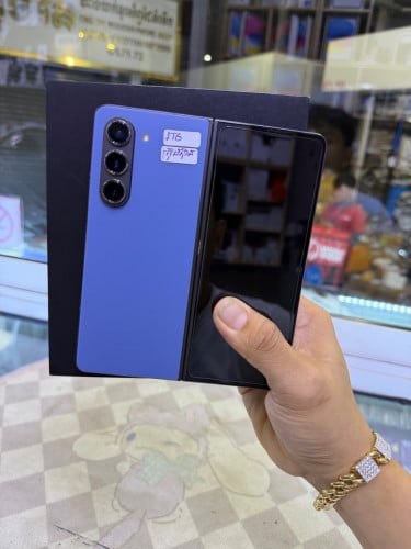 Samsung fold5 1TG ក្រុមហ៊ុនsim2 ស្អាត98%