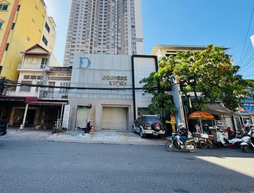 Show Room For Rent Close to BKK1