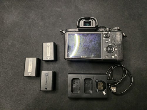 SONY A7II Body + 3 Battery