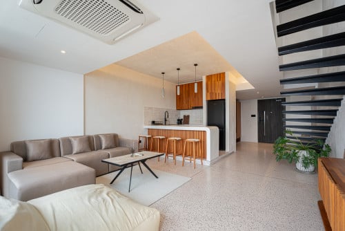 Spacious Duplex 1 Bedroom For Rent At The Peak