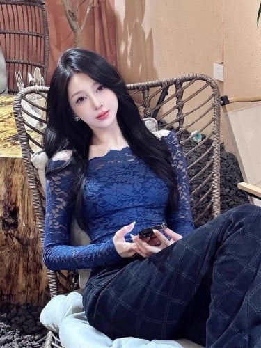 Women’s off shoulder shirt