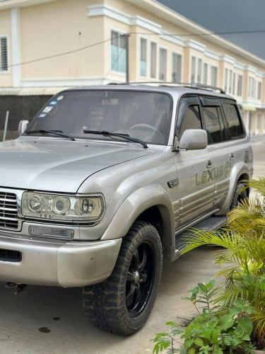 ឡាននៅសំណុំ សាំងសុទ្ធ