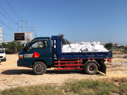 ឡានជួលដឹកកំទេចថ្ម