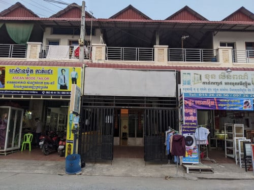 ផ្ទះអាជីវកម្មសម្រាប់ជួល ជិតផ្សារឈូកមាស លើផ្លូវរដ្ឋ