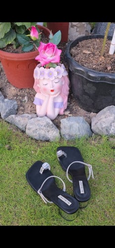 ស្បែកជើងកែង