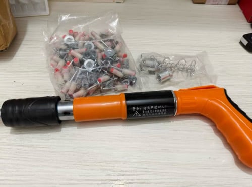 កាំភ្លេីងបាញ់​បេតុង,ដែក,ឈេី