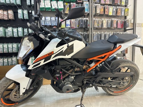 ម៉ូតូជិះផ្ទាល់នៅស្អាត