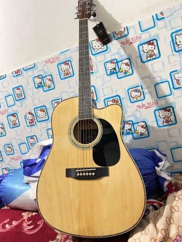 លក់ហ្គីតានៅថ្មីថែមស្រោមថ្មី១