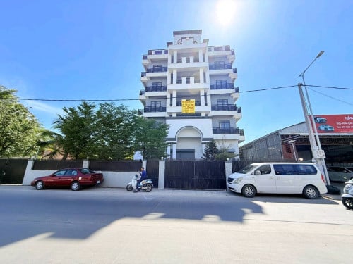 អាគារជួល មានដីសល់ចំហៀងធំ មានចំណតក្រោមដី មានជណ្ដើរយន្ត មាន39បន្ទប់