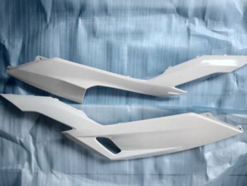 តួរ ខោអាវ ខាងក្រោម Click/Vario (v2) Cloth/Accesories ជ័រពណ៌ស(អត់មានថ្នាំក្រូម៉េថ្នាំ) 98% New