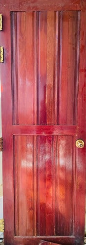 រុះបន្ទប់ លក់ទ្វាឈេីសម័យមុន ឈេីបេងឆ្លាក់រូបសងខាង កំពស់ ២២០cm បណ្តោយ 82cm មានសន្លឹកទ្វាមានគ្រោង