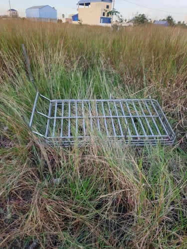 កាងលើដឹកអីវ៉ាន់ re អាតូចលក់ បញ្ជាក់បាក់ជើងក្រោមមួយជំហៀង