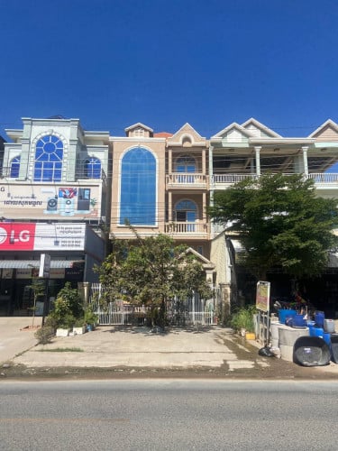 🏛️ផ្ទះអាជីវកម្ម2ល្វែងលើផ្លូវថៃហ្គឺជិតរង្វង់មូលស្ពានព្រែកសំរោងសំរាប់ជួល