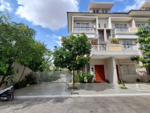 🏡វីឡាកូនកាត់LA សល់ដីចំហៀង5mសម្រាប់ជួល