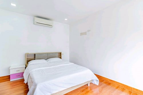 2 bedrooms available on 3rd floor. - elevator - size 60m2. - 650/month. - 6months contract