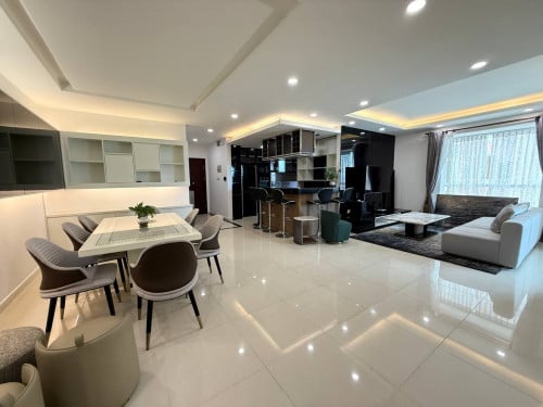 3 BED ROSE CONDO NEAR AEON 1