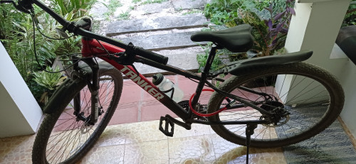 BICYCLE MOUNTAIN BIKE 29 INCH WHEELS EXCELLENT CONDITION