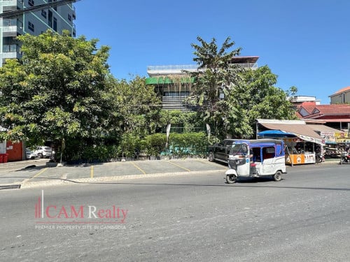 Corner Shop For Rent in Phsar Daeum Thkov