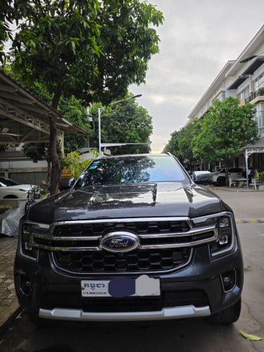 Ford Everest 2023 56168$ (negotiated)