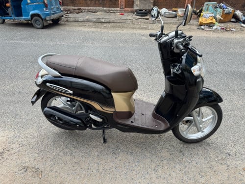 Honda scooyi