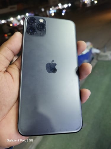 iPhone 11 Pro Max 256G អេក្រងសុីន ដូរតែថ្មមួយគ្រាប់ទេក្រៅពីណឹងសុីនទាំងអស់ អេក្រងមានបារ័ត្នលើតិច