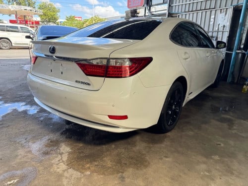 Lexus Es300h 013 Full Option Fsport ពណ៌​សកាំម៉ៃ​ (សន្លឹក​ពន្ធ)