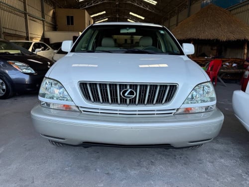 Lexus Rx300.2001 ប៉ុ​ង1 ពណ៌​សកាំម៉ៃ​ ក្នុងលឿង​ (សន្លឹក​ពន្ធ)