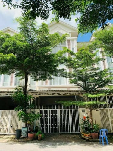 Link House for Rent at Borey Chip Mong