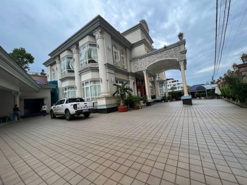 Modern villa for rent