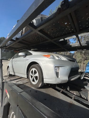 Toyota Prius 2014 សាង 159000$ បេីក​ទូរ​ថ្ងៃ​ 30,12,2025