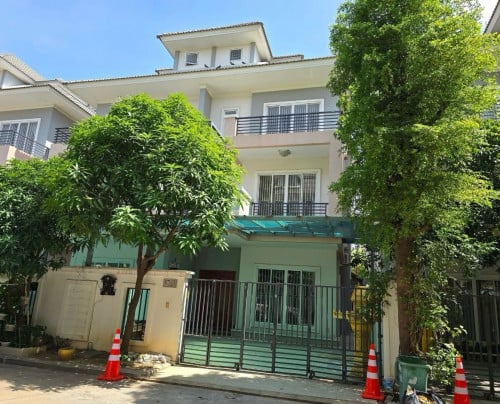 Twin villa for rent in Borey Phnom Penh Thmey Street Trung Morn