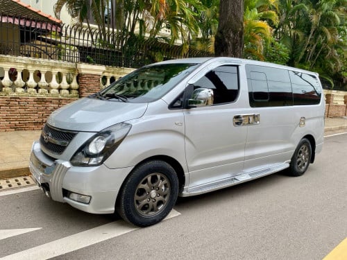 រថយន្តដឹកភ្ញៀវអុឺរ៉ុប សណ្ឋាគារលំដាប់ផ្កាយ៥ នៅសៀមរាប