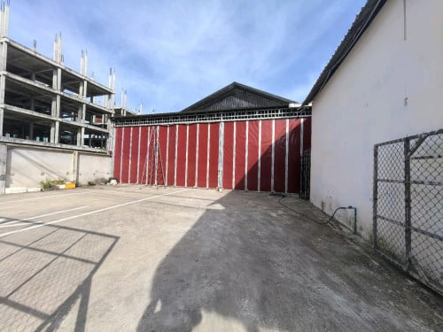 ឃ្លាំងជួលស្ថិតនៅសង្កាត់ក្រាំងធ្នង់ផ្លូវធំ