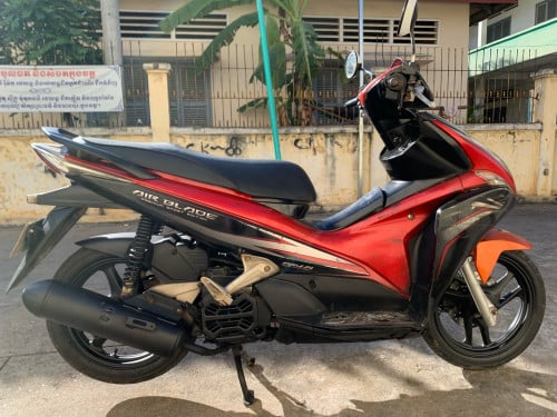 ម៉ូតូលក់​