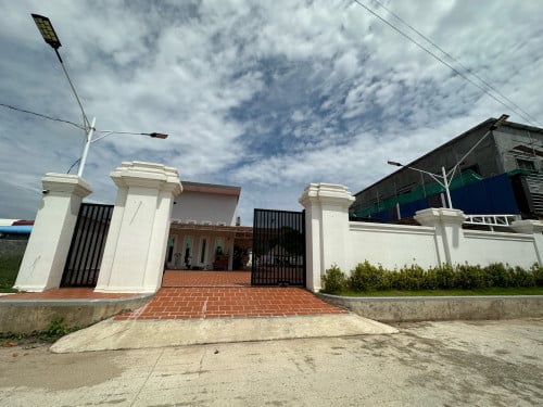 ផ្ទះដីឡូត៍លក់