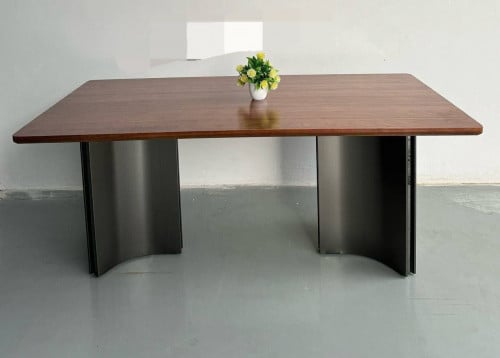 តុបាយឈើជើងដែក