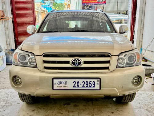 ឡានលក់ឆ្នាំ04 ម៉ាស៊ីន6 ប៉ុង1 Limited បើកដំបូល កៅអី3ជួល កៅអីចុចសងខាង full option ពេញ ពណ៌មាស