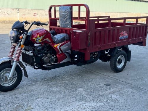 កង់បីលក់មួយទឹកនៅសានុំម្ចាស់ដើមកំលាំង250ccទើបដូម៉ាសុីន