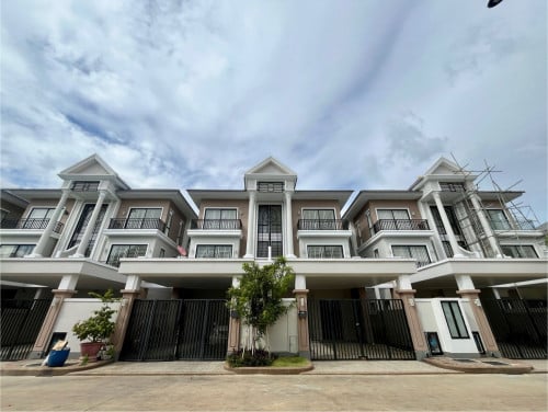 ផ្ទះវីឡាភ្លោះ A សម្រាប់លក់ តម្លៃល្អ នៅ បុរីប៉េងហួត 50ម