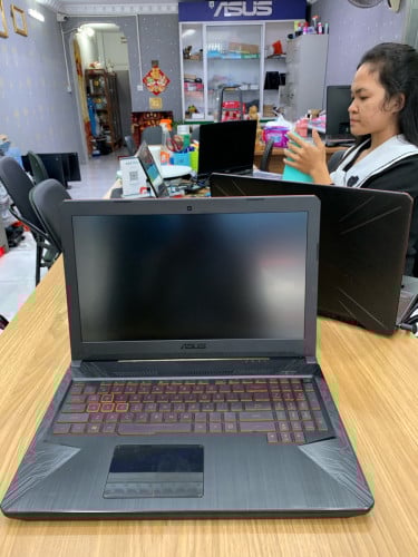 លក់ laptops បន្ទាន់ (ASUS)