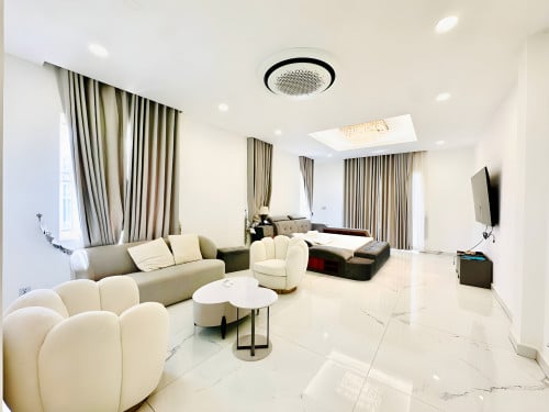 𝐅𝐨𝐫 𝐑𝐞𝐧𝐭: Modern Villa 7 Bedrooms📍Closed to  AEON 2 | Phnom Penh