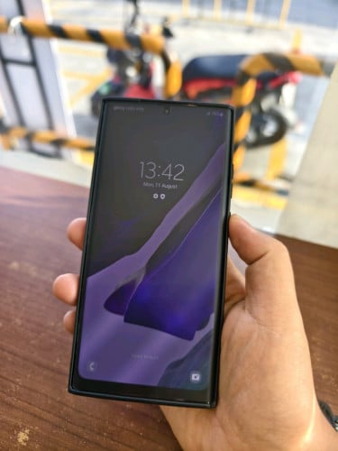 ប្រញាប់ Note 20 Ultra អេក្រង់ OLED ថ្មី