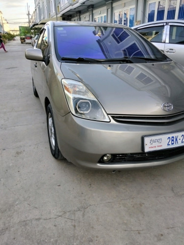 ឡានជិះផ្ទាល់ខ្លួន Prius 2005