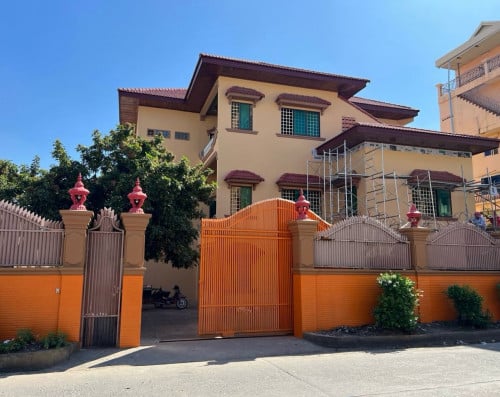 🏠 វិឡាធំកែង សំរាបជួលក្បែរផ្លូវ2004 និងផ្លូវសឡា