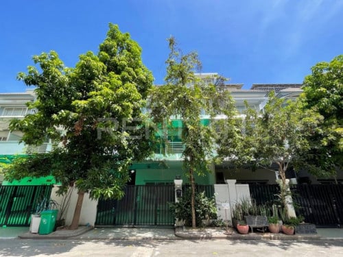 - ផ្ទះវីឡាភ្លោះសម្រាបជួលនៅបុរី ប៉េង ហួត, ជិតផ្សារទំនើបអេអនទី ២ /​​Villa Rent Peng Huoth, AEON 2