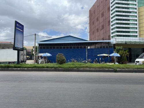 »ឃ្លាំងសម្រាប់ជួលនៅស្ទឹងមានជ័យ/ Warehouse for Rent at Stueng Meanchey.