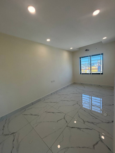 2 Bedrooms corner at UK271
